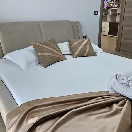 Bell Marina Premium Pool & Waterfront Năvodari