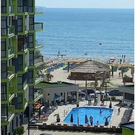 Bell Marina Premium Pool & Waterfront Năvodari