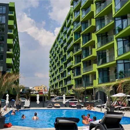 Bell Marina Premium Pool & Waterfront Apartment *