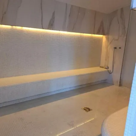 Bell Marina Premium Pool & Waterfront Apartment *