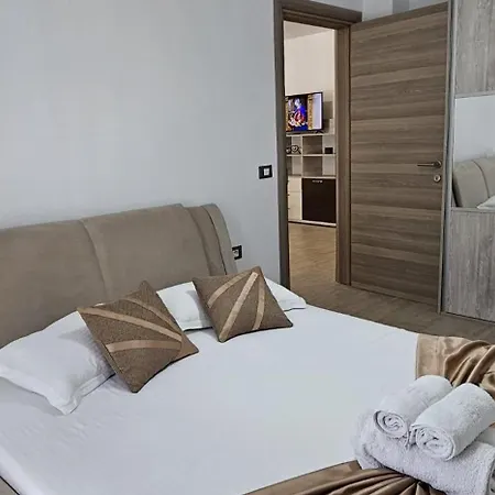 Bell Marina Premium Pool & Waterfront Apartment Navodari