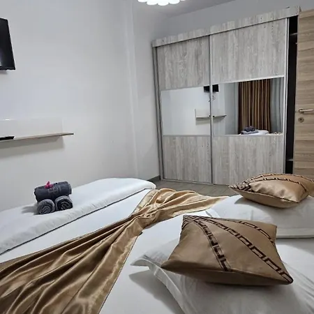 Bell Marina Premium Pool & Waterfront Apartment