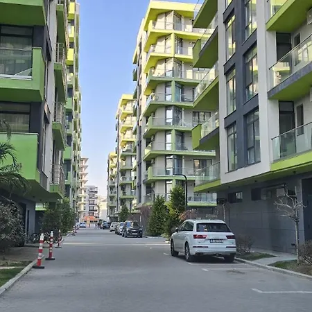 Bell Marina Premium Pool & Waterfront Apartment *