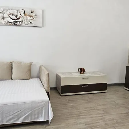 Bell Marina Premium Pool & Waterfront Apartment