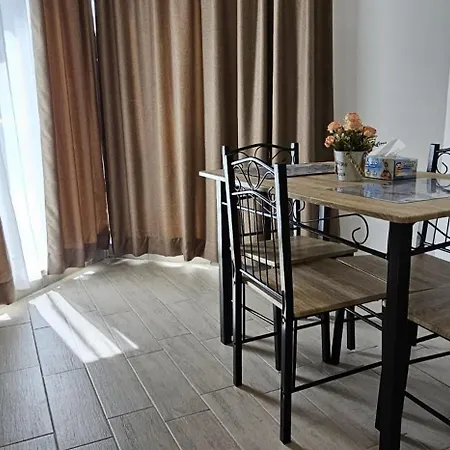Bell Marina Premium Pool & Waterfront Apartment
